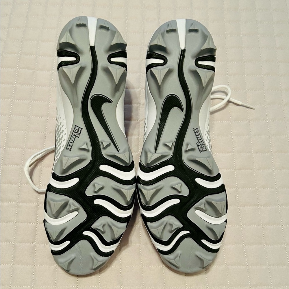 New Nike Alpha Football Cleats (Men’s 9.5) - Picture 2 of 7